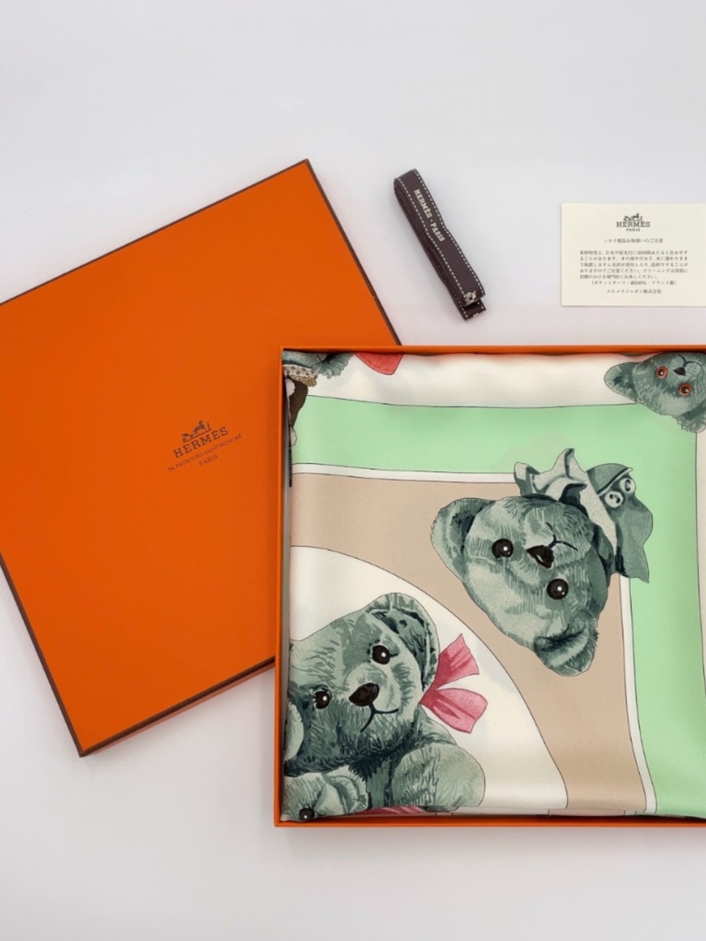 Authentic Hermes Carré 90 CONFIDENTS DES COEURS Silk Scarf W/Box